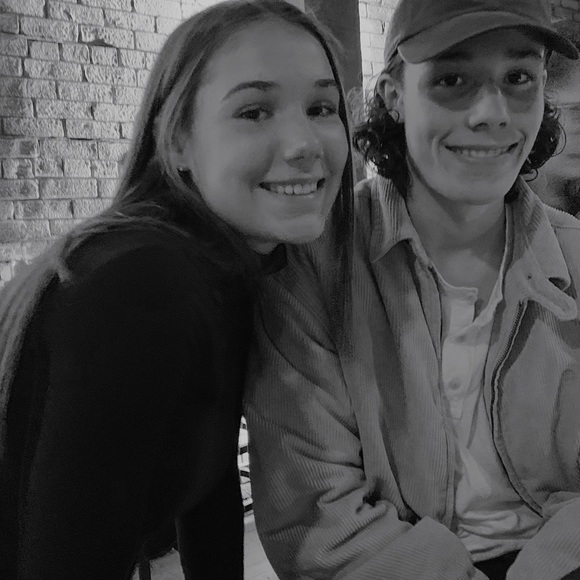 Meet your Posher, Mia - Picture 1 of 2